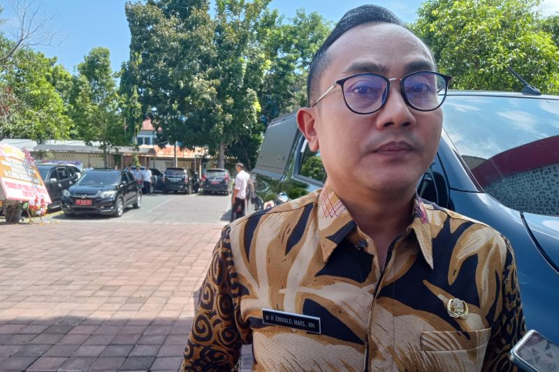 Kepala Dinas Kesehatan (Dinkes) Kota Mataram H Emirald Isfihan. (ANTARA/Nirkomala)