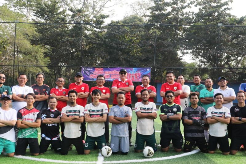Foto bersama tim mini soccer jajaran PT Semen Baturaja. (ANTARA/HO/Humas SMBR)