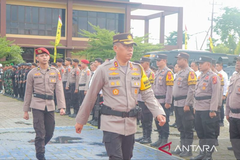 Wakil Kepala Polresta Samarinda AKBP Eko Budiarto saat memimpin gelar pasukan OpersI Mantap Praja 2024, di Samarinda, Jumat (23/8/2024). ANTARA/HO-Polresta Samarinda