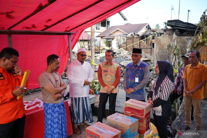 Pemerintah Kota Pontianak Berikan Bantuan untuk Keluarga Korban Kebakaran