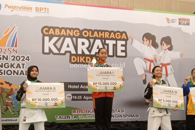 Rania Safitri siswa MTsN 1 Kota Palangka Raya berhasil meraih medali atau juara dua di ajang O2SN cabang Karate Putri yang dilaksanakan mulai 19-25 Agustus 2024 di Jakarta. (ANTARA/Dokumentasi pribadi)
