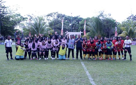 Pj Bupati Seruyan dan Kajari Seruyan Saksikan Pertandingan Sepakbola Disdik Cup 2024