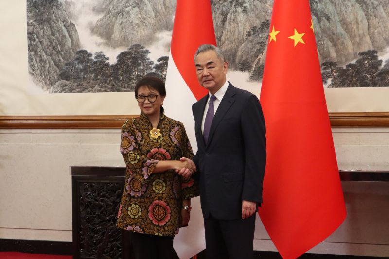 Menteri Luar Negeri Retno Marsudi bertemu dengan Menteri Luar Negeri China Wang Yi dalam kerangka Komisi Bersama Kerja Sama Bilateral (Joint Commission for Bilateral Cooperation atau JCBC) ke-5 i Wisma Negara Diaoyutai, Beijing, China pada Jumat (23/8/2024). (ANTARA/Desca Lidya Natalia)