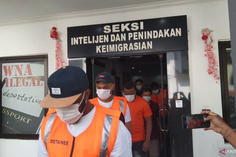 Penangkapan WNA Ukraina dan Empat WNA Afrika karena Overstay
