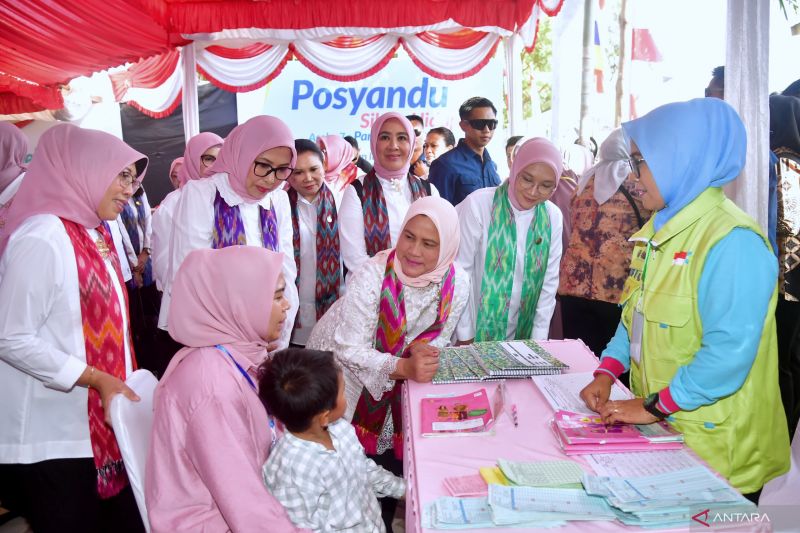 Ibu Negara Cek Imunisasi Anak di Makassar, Dukung Vaksinasi Polio