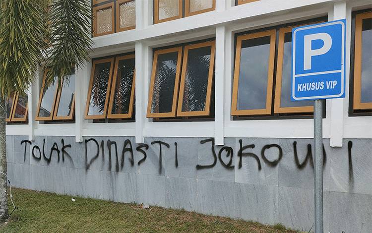 Gedung Dewan Dicoret Saat Aksi Massa, Ini Kata Ketua DPRD Kalteng