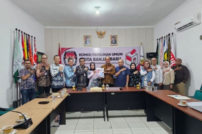 Pemkot Banjarbaru Serahkan Dokumen RPJPD dan RPJMD ke KPU untuk Pilkada 2024