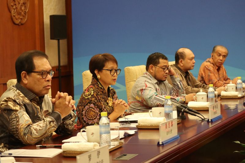 Menteri Luar Negeri Retno Marsudi bertemu dengan Menteri Luar Negeri China Wang Yi dalam kerangka Komisi Bersama Kerja Sama Bilateral (Joint Commission for Bilateral Cooperation atau JCBC) ke-5 di Wisma Negara Diaoyutai, Beijing, China pada Jumat (23/8/2024). (ANTARA/Desca Lidya Natalia)