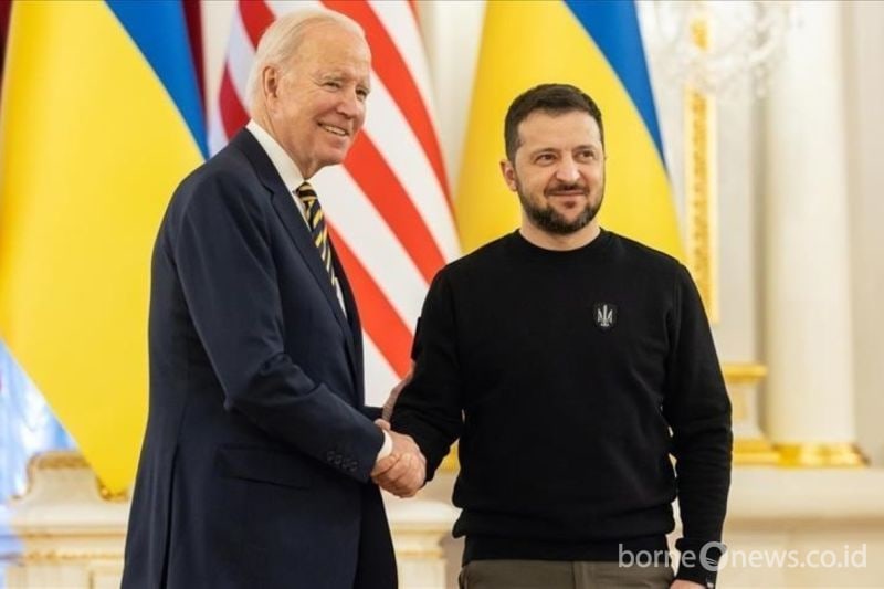 Presiden Amerika Serikat Joe Biden, Jumat (23/8), mengumumkan paket bantuan militer baru kepada Ukraina. Bantuan senilai 125 juta dolar AS itu mencakup rudal pertahanan udara, perangkat anti-drone, serta rudal dan amunisi anti-tank. /ANTARA/Anadolu/PY