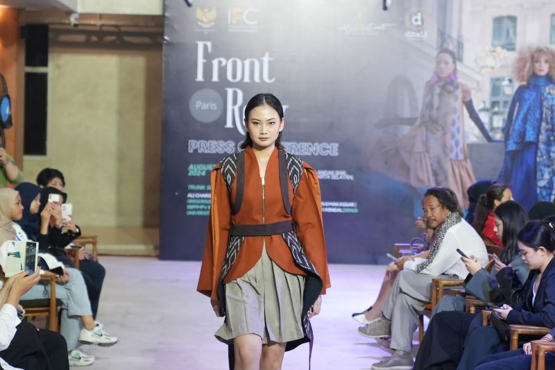 Siswa SMK Ciptakan Karya Busana untuk Ajang Front Row Paris