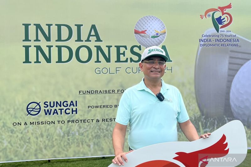 Duta Besar India untuk Indonesia Sandeep Chakravorty ditemui di sela-sela pembukaan turnamen India-Indonesia Golf Cup ke-2 di Pondok Indah, Jakarta Selatan, Sabtu (24/8/2024). ANTARA/Nabil Ihsan.