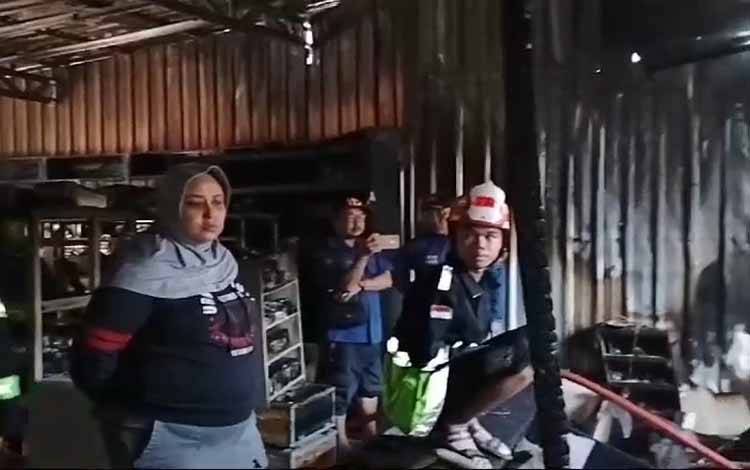 Polisi Selidiki Kebakaran Toko Ponsel M2 di Palangka Raya
