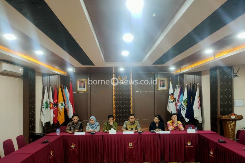 Komisi Pemilihan Umum (KPU) DKI Jakarta menetapkan syarat minimal suara sah partai politik (parpol) atau ambang batas pencalonan gubernur dan calon wakil gubernur sebesar 7,5 persen dari suara sah dalam pemilu, Sabtu (24/8/2024). ANTARA/Risky Syukur