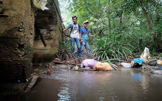 Air Sungai Menghitam Warga Desa Matabu di Barito Timur Tuntut PT TEI Bayar Kompensasi
