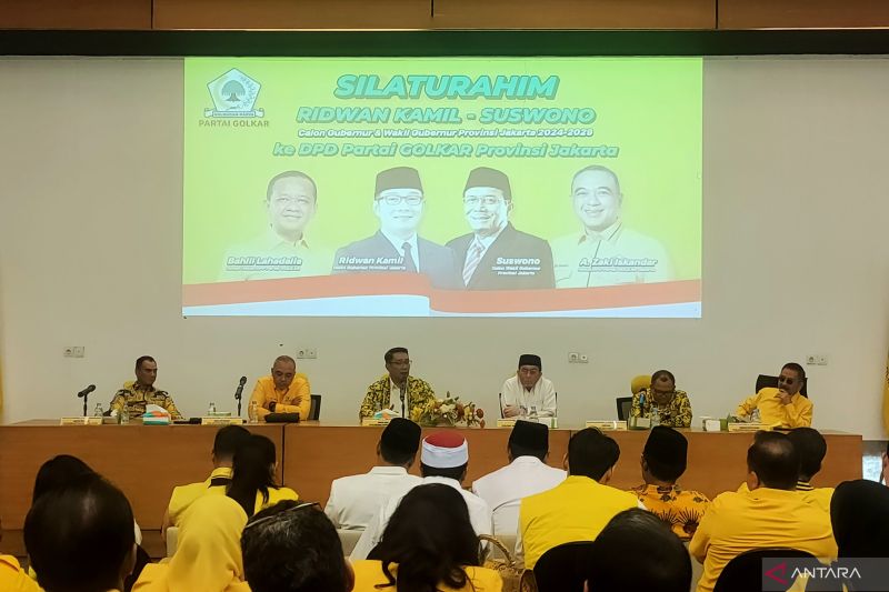 Bakal calon gubernur dan wakil gubernur (Bacagub-bacawagub) DKI Jakarta Ridwan Kamil-Suswono melakukan konsolidasi di Kantor DPD Partai Golkar DKI Jakarta, Sabtu (24/8/2024) sore. ANTARA/Risky Syukur