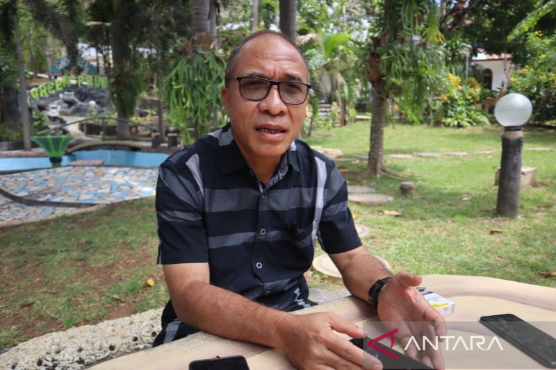 Kepala Dinas Pemberdayaan Masyarakat Desa (PMD) Kabupaten Manggarai Barat Pius Baut. (ANTARA/Gecio Viana)