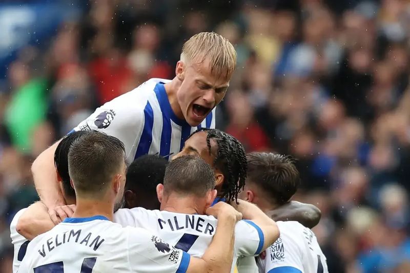 Brighton kalahkan Manchester United 2-1 dalam laga dramatis