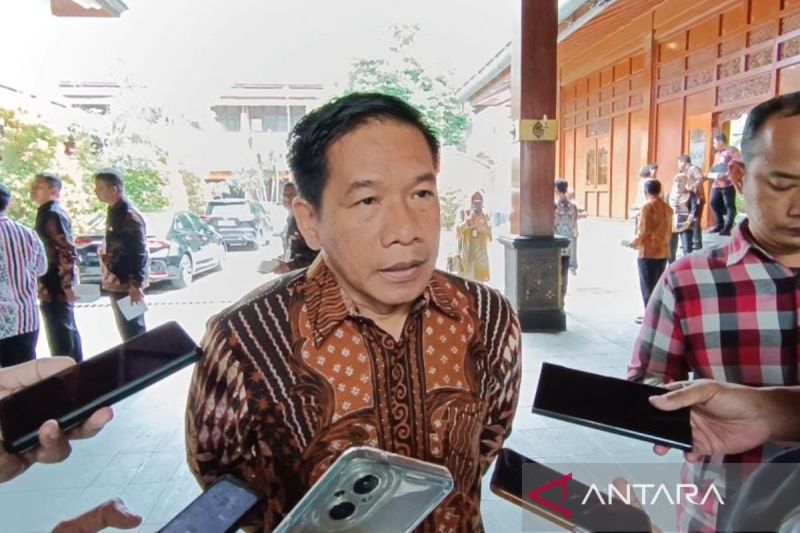 Ketua Bawaslu Kota Surakarta Budi Wahyono di Solo, Jawa Tengah, beberapa waktu lalu. ANTARA/Aris Wasita