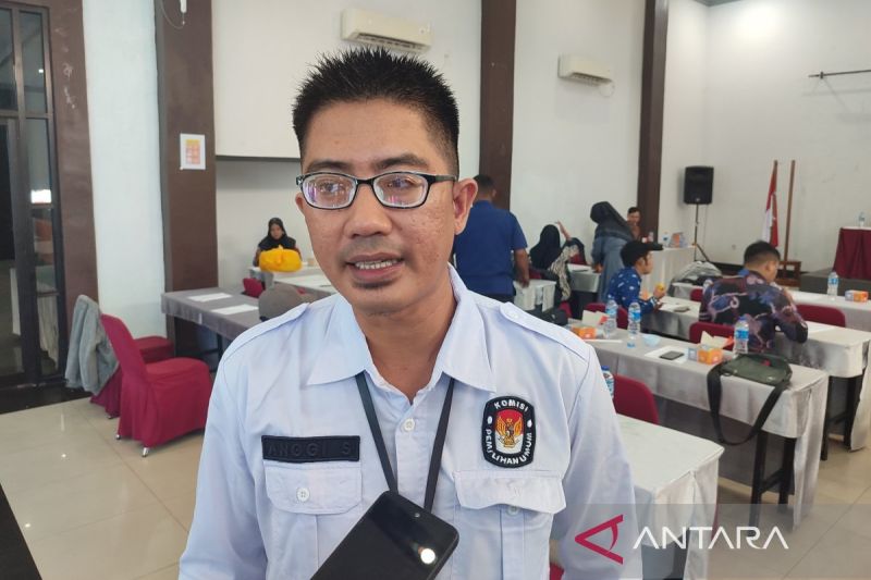 Divisi Hukum dan Pengawasan KPU Kota Bengkulu Anggi Stephensent (25/8/2024). ANTARA/Anggi Mayasari