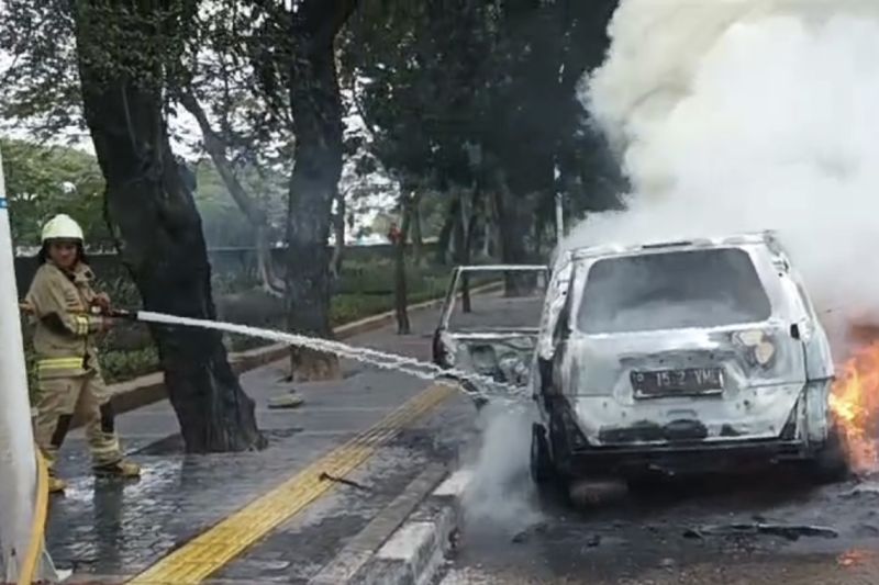 Mobil Minibus Terbakar di Jakarta Utara, Kerugian Capai Rp120 Juta
