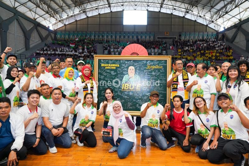 Khofifah Dinobatkan Sebagai Ibue Olahraga Jawa Timur 2024