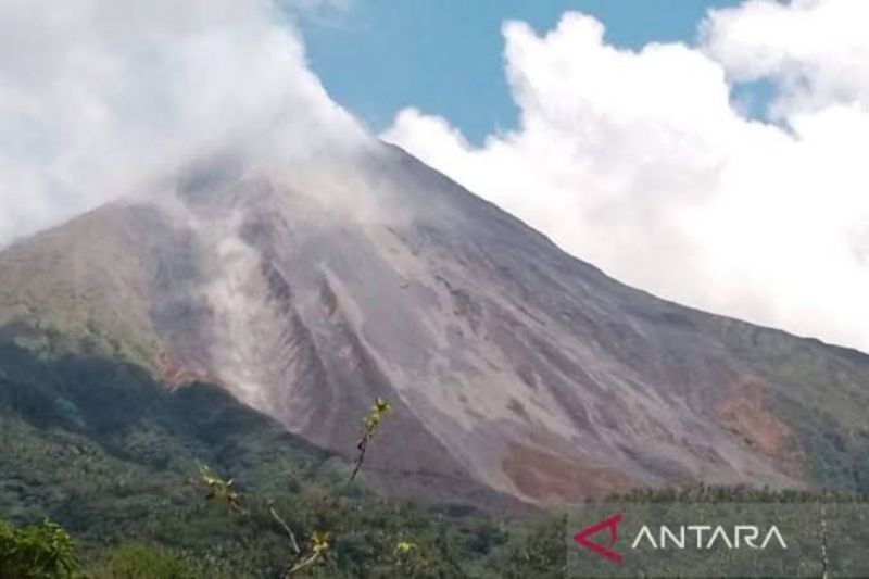 Gunung Karangetang di Pulau Siau, Kabupaten Kepulauan Sitaro. ANTARA/HO- Pos PGA Karangetang