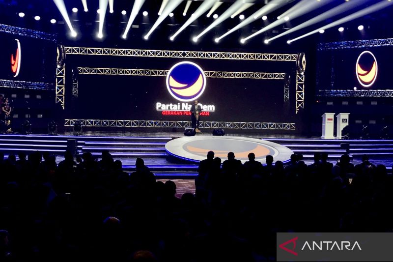 Ketua Umum DPP Partai NasDem Surya Paloh memberikan amanatnya untuk 10.300 kader partai peserta Kongres III Partai NasDem Tahun 2024 di JCC, Jakarta, Minggu (25/8/2024). ANTARA/Genta Tenri Mawangi.