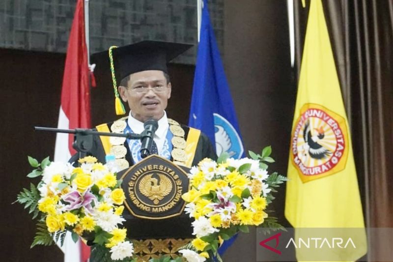 Rektor ULM Prof Ahmad Alim Bachri. (ANTARA/Firman)