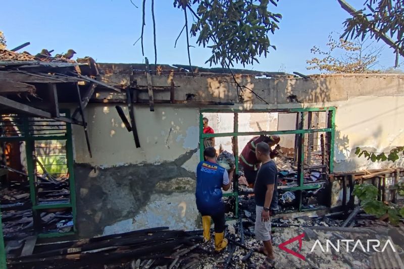 Kebakaran Kios Kayu dan Rumah di Palabuhanratu, Kerugian Rp500 Juta