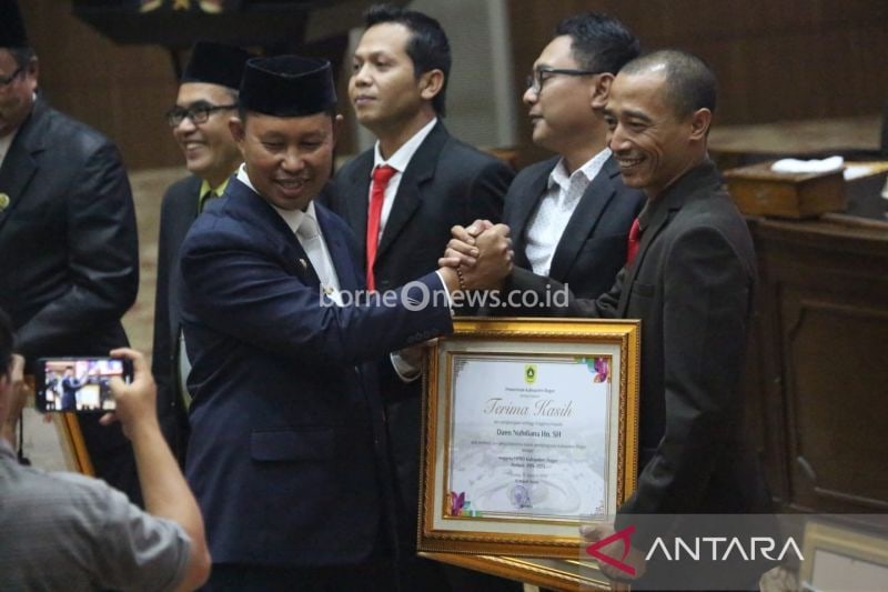 Penjabat Bupati BogorAsmawa Tosepu dalam rapat paripurna di Gedung DPRD, Cibinong, Kabupaten Bogor, Minggu (25/8/2024). ANTARA/HO-DPRD Kabupaten Bogor.