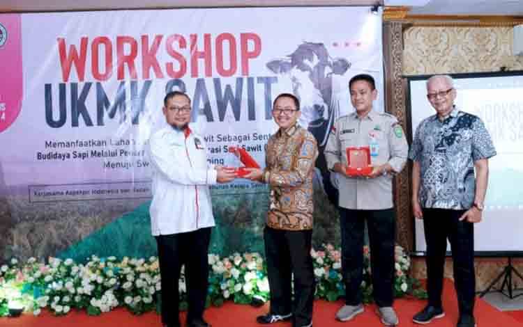 Petani Didorong Kembangkan Budi Daya Sapi Sawit