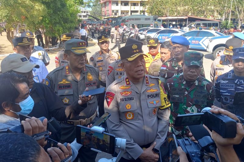 Kapolda NTT Irjen Polisi Daniel Tahi Monang Silitonga ketika menjawab pertanyaan wartawan di Kupang, Senin (26/8/2024). ANTARA/HO-Humas Polda NTT