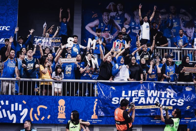 Pendukung Satria Muda Pertamina Jakarta memadati Britama Arena. ANTARA/HO-IBL