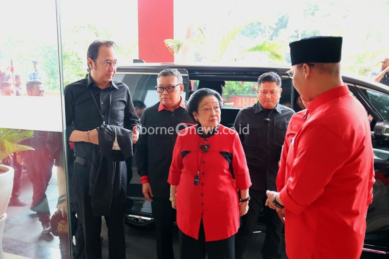 Ketua Umum PDIP Megawati Soekarnoputri tiba di Kantor DPP PDIP, Jakarta, Senin (26/8/2024). (ANTARA/HO-PDIP)
