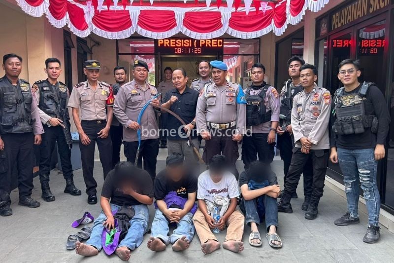 Empat remaja bersenjata tajam yang hendak tawuran di wilayah Cengkareng, Jakarta Barat, diamankan polisi pada Minggu (25/8/2024). ANTARA/HO-Polres Jakbar