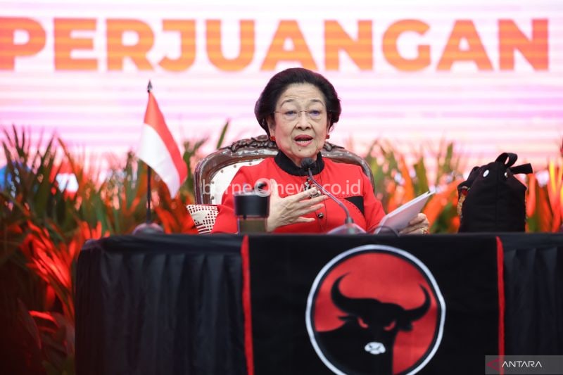 Ketua Umum PDIP Megawati Soekarnoputri dalam pidatonya saat pengumuman calon kepala daerah gelombang ketiga di Kantor DPP PDIP, Jakarta, Senin (26/8/2024). ANTARA/HO-PDIP.