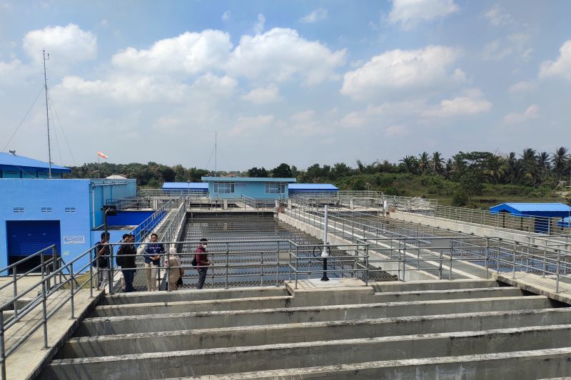 Ilustrasi: Tempat Pengelolaan air bersih Sistem Penyediaan Air Minum (SPAM) Bandarlampung yang baru diresmikan Presiden Joko Widodo (Jokowi) di Desa Relung Helok, Kabupaten Lampung Selatan. Provinsi Lampung, Senin (26/8/2024). (ANTARA/Dian Hadiyatna)
