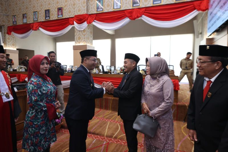 Pj Wali Kota Madiun Eddy Supriyanto menghadiri pelantikan dan pengambilan sumpah anggota DPRD terpilih periode 2024-2029 hasil Pemilu 2024 di gedung DPRD Kota Madiun, Senin (26/8/2024). ANTARA/HO-Diskominfo Kota Madiun