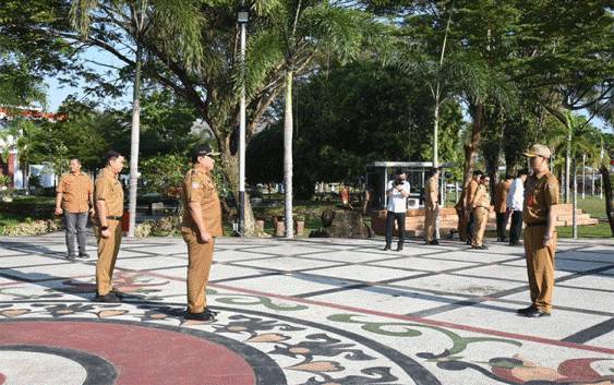 Wakil Gubernur Kalimantan Tengah (Kalteng), Edy Pratowo saat apel bersama di Kompleks Kantor Gubernur Kalteng, Senin, 26 Agustus 2024. (FOTO: SETDA KALTENG)