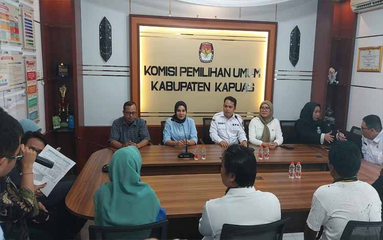 KPU Kapuas Simulasi Persiapan Pendaftaran Bakal Calon Bupati dan Wakil Bupati