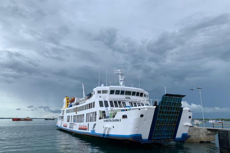 Pelabuhan Dobo Tunda Operasi Kapal Akibat Cuaca Buruk