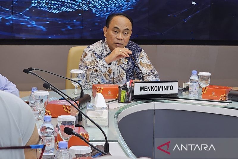 Arsip foto - Menteri Komunikasi dan Informatika Budi Arie Setiadi di Kantor Kementerian Kominfo, Jakarta Pusat, Kamis (1/8/2024). ANTARA/Livia Kristianti/aa.