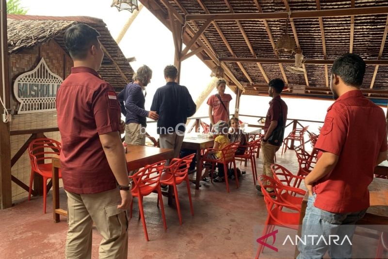 Dokumentasi - Tim Kantor Imigrasi Kelas II TPI Sabang melakukan operasi Jagratara tahap dua 2024 di Kota Sabang, Aceh. (ANTARA/HO-Imigrasi Sabang)
