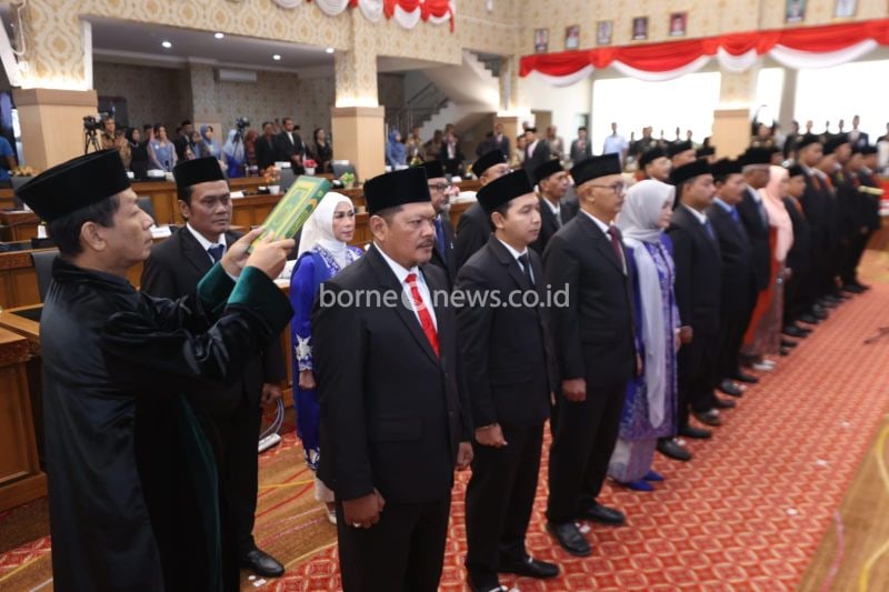 Proses pengambilan sumpah dan pelantikan angota DPRD Kota Madiun terpilih periode 2024-2029 di gedung DPRD setempat, Senin (26/8/2024). ANTARA/HO-Diskominfo Kota Madiun.