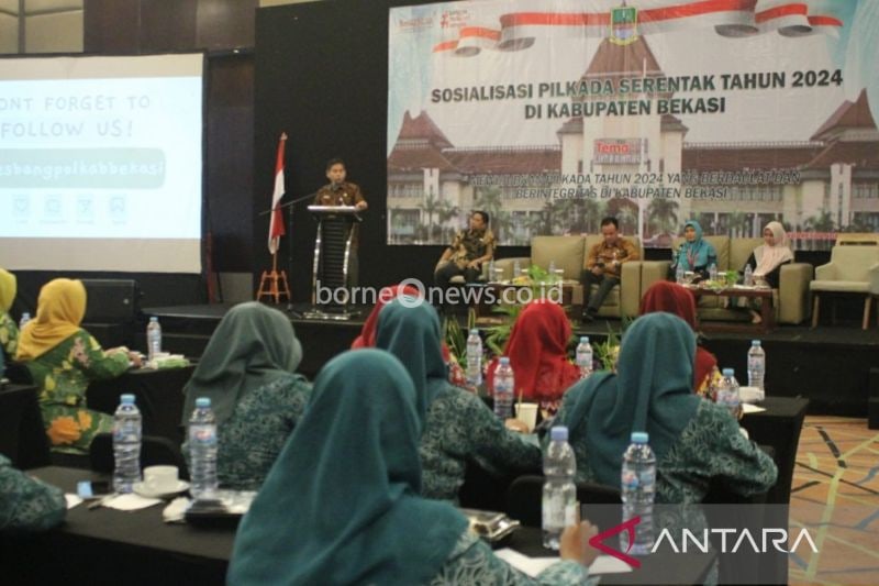 Sosialisasi Pilkada 2024 kepada kader PKK-DWP se-Kabupaten Bekasi, Jawa Barat di Hotel Primebiz Cikarang, Senin. (ANTARA/Pradita Kurniawan Syah).