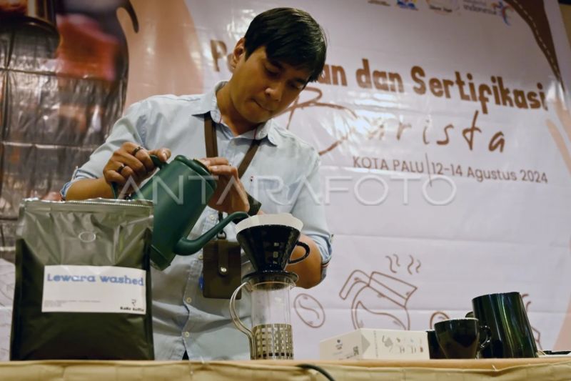 Kemenkop UKM Tingkatkan Kompetensi Barista di Tegal dan Daerah Lain
