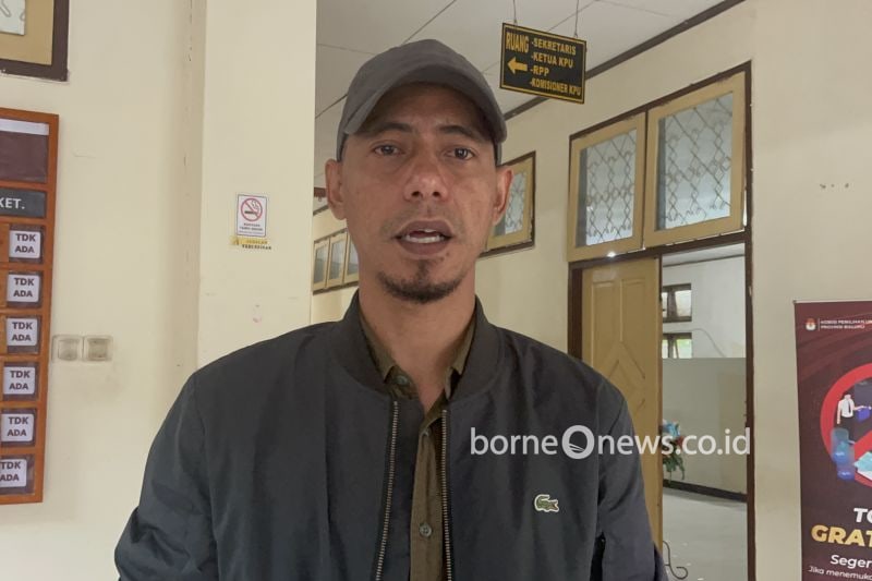 Ketua KPU M. Shaddeq Fuad, di Ambon. (ANTARA/Winda Herman)