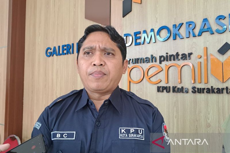 Ketua KPU Surakarta Bambang Christanto di Solo, Jawa Tengah, beberapa waktu lalu. ANTARA/Aris Wasita