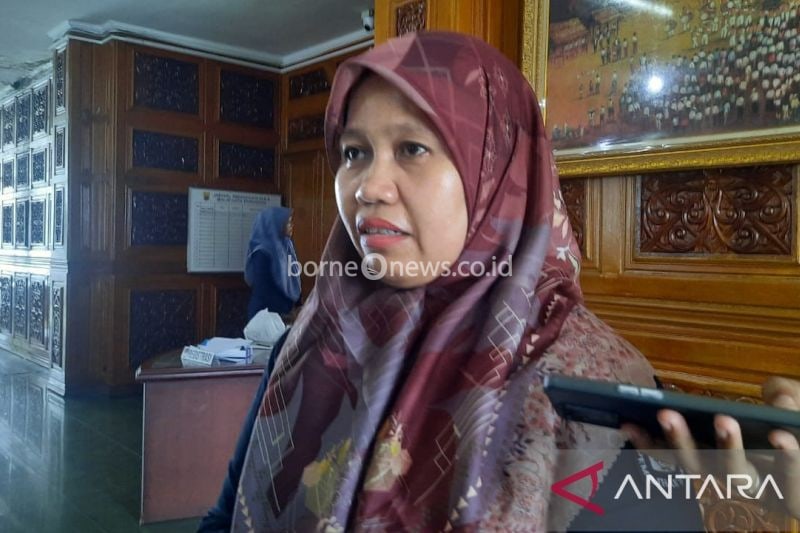 Ketua Divisi Perencanaan Data dan Informasi KPU Pariaman, Sumbar Afriwaty Zen. ANTARA/Aadiaat M. S.
