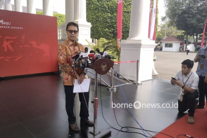 Menteri Kesehatan RI Budi Gunadi Sadikin saat menyampaikan keterangan di kompleks Istana Kepresidenan Jakarta, Selasa (27/8/2024). (ANTARA/Andi Firdaus).
